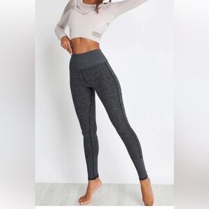 ALO HIGH-WAIST ALOSOFT LOUNGE LEGGING IN DARK HEATHER GREY